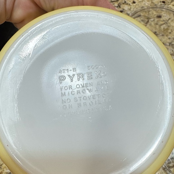2 Vintage Pyrex Dishes